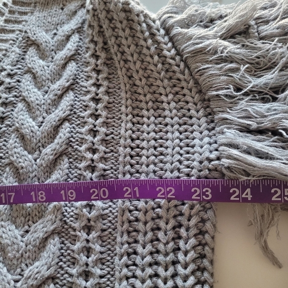 Everly gray cable knit fringe sweater - Picture 5 of 9